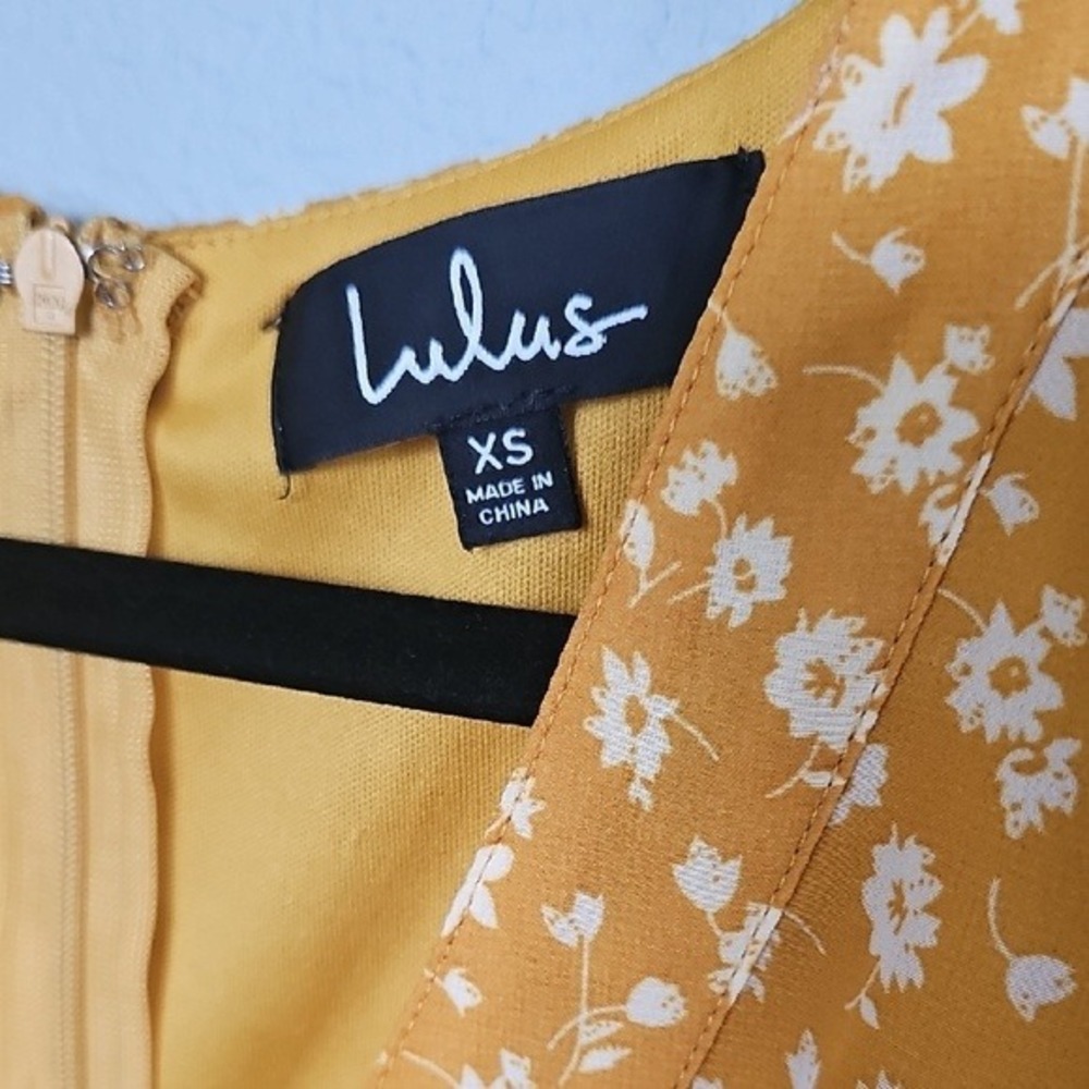 Lulu's Spring Flutter Sleeve Surplice Button Flor… - image 2